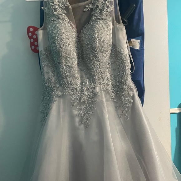 Dress to the knees - Picture 1 of 1